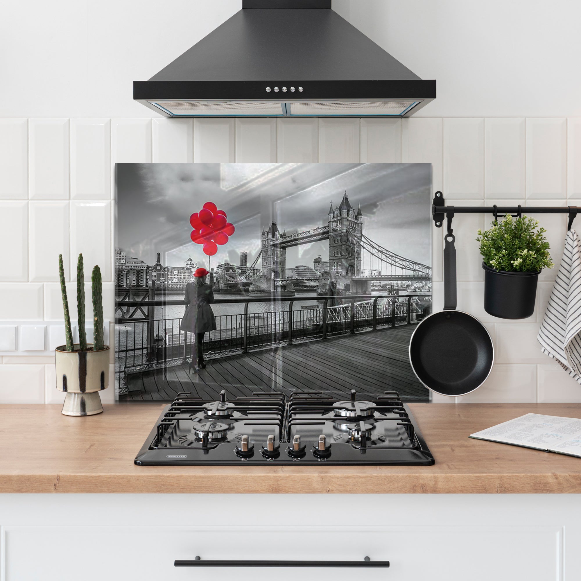 London Tower Bridge Glass Backsplash – Red Balloons Urban Kitchen Panel