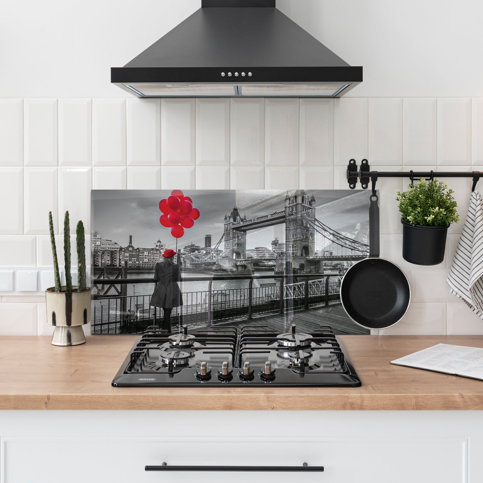 London Tower Bridge Glass Backsplash – Red Balloons Urban Kitchen Panel