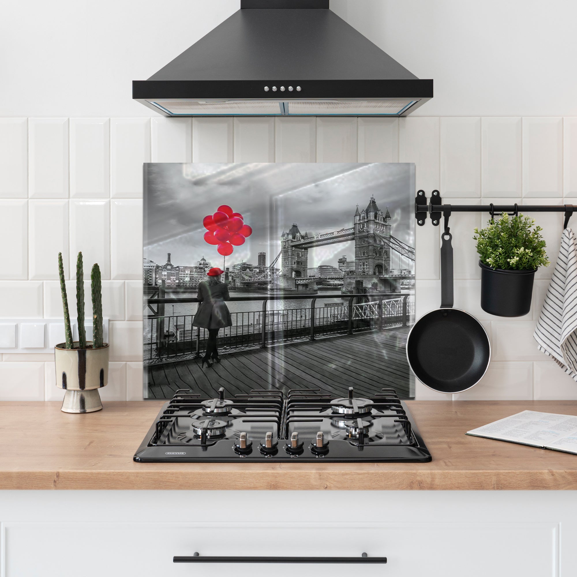 London Tower Bridge Glass Backsplash – Red Balloons Urban Kitchen Panel